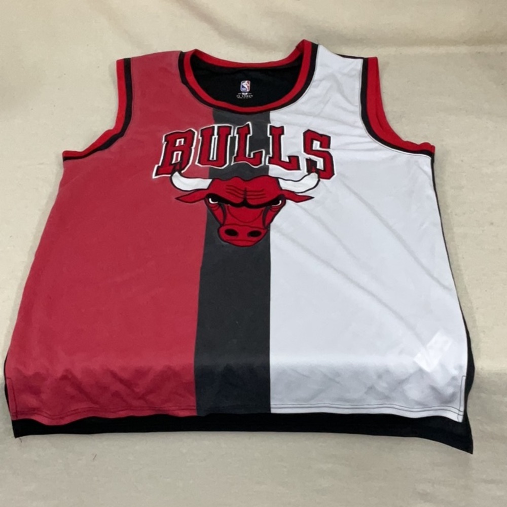 EUC mens sleeveless Chicago Bulls NBA jersey